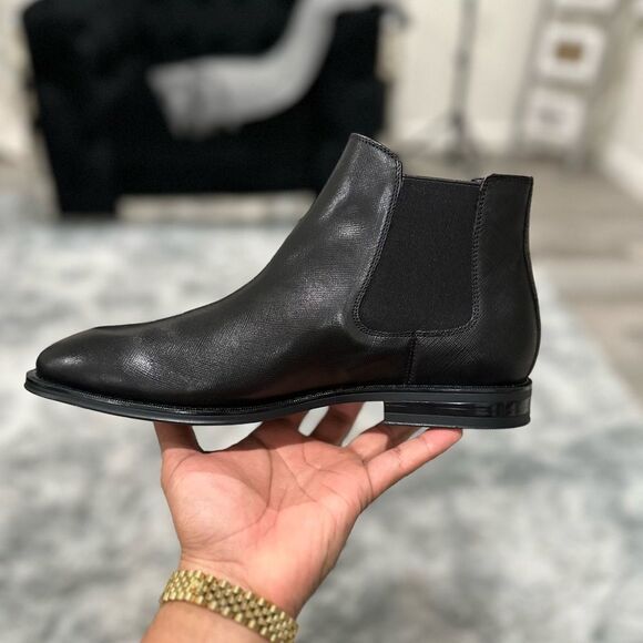 Black Chelsea Boots with Smooth Leather and Elastic Panels - Picture 4 of 6